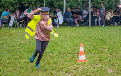 Straż miejska uczy i bawi na miejskich festynach