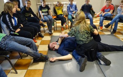 Strażnicy szkolą małych ratowników