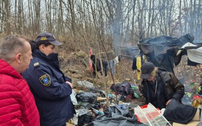 Ciepłe posiłki dla osób bezdomnych